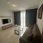 Duplex Penthouse In Sleeps 6 Gzira