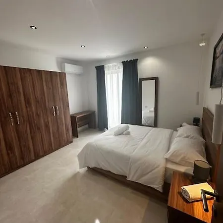 Duplex Penthouse In Sleeps 6 Gzira