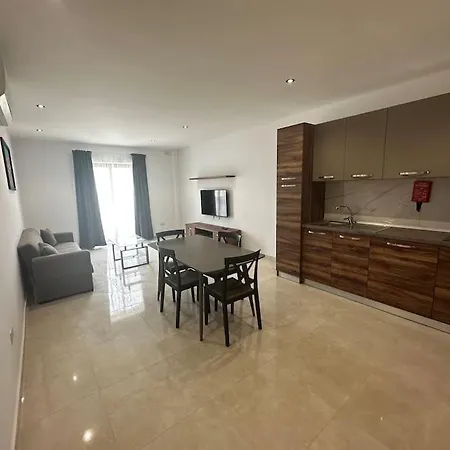 Apartment Duplex Penthouse In Sleeps 6 Gzira