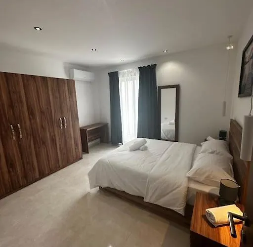 Duplex Penthouse In Sleeps 6 Gzira