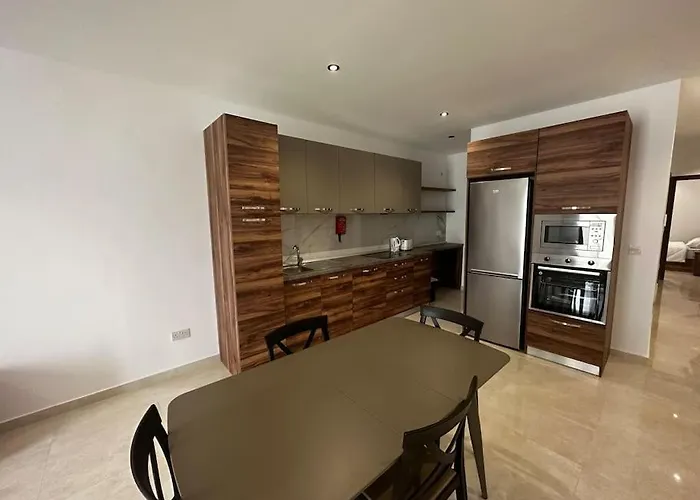 Duplex Penthouse In Sleeps 6 Appartement Gzira