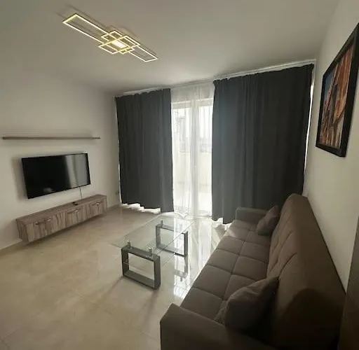 Duplex Penthouse In Sleeps 6 Gzira